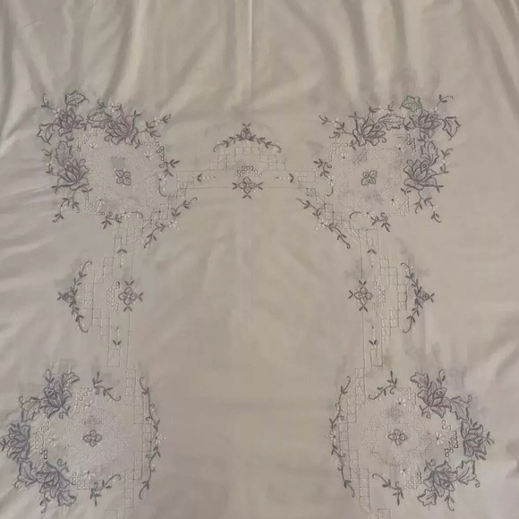 Cream Cotton Floral Embroidered Tablecloth Napkins Cottage- Gray Edges 111x67” - Picture 3 of 11